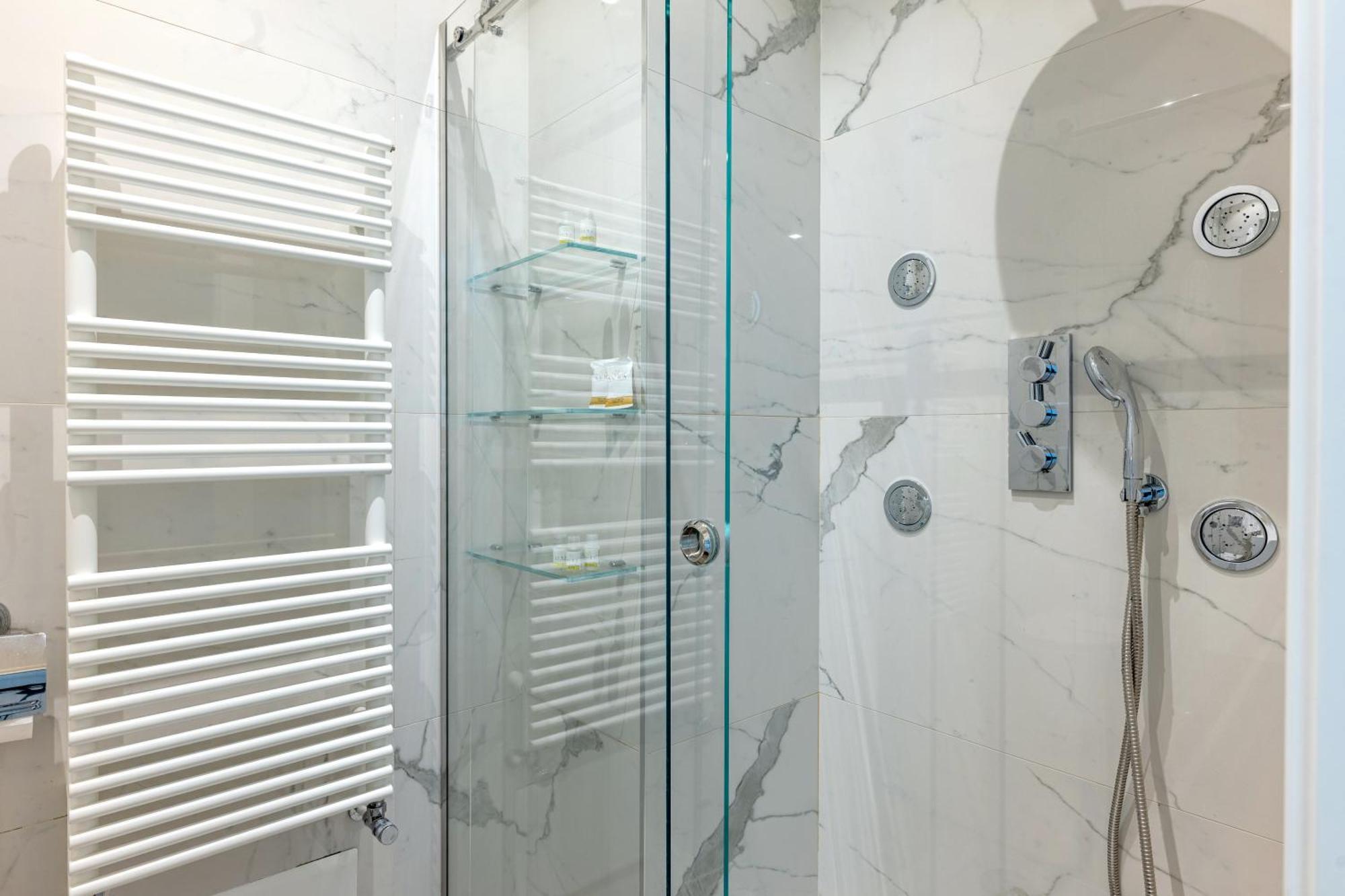 Exclusive Deluxe Apt Up To 6 People & Heated Tub 폴리나노 아마레 외부 사진